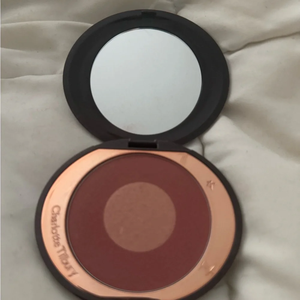 CHARLOTTE TILLBURY Cheek to Chic Blush • Walk of No Shame • Full Size • Like New
